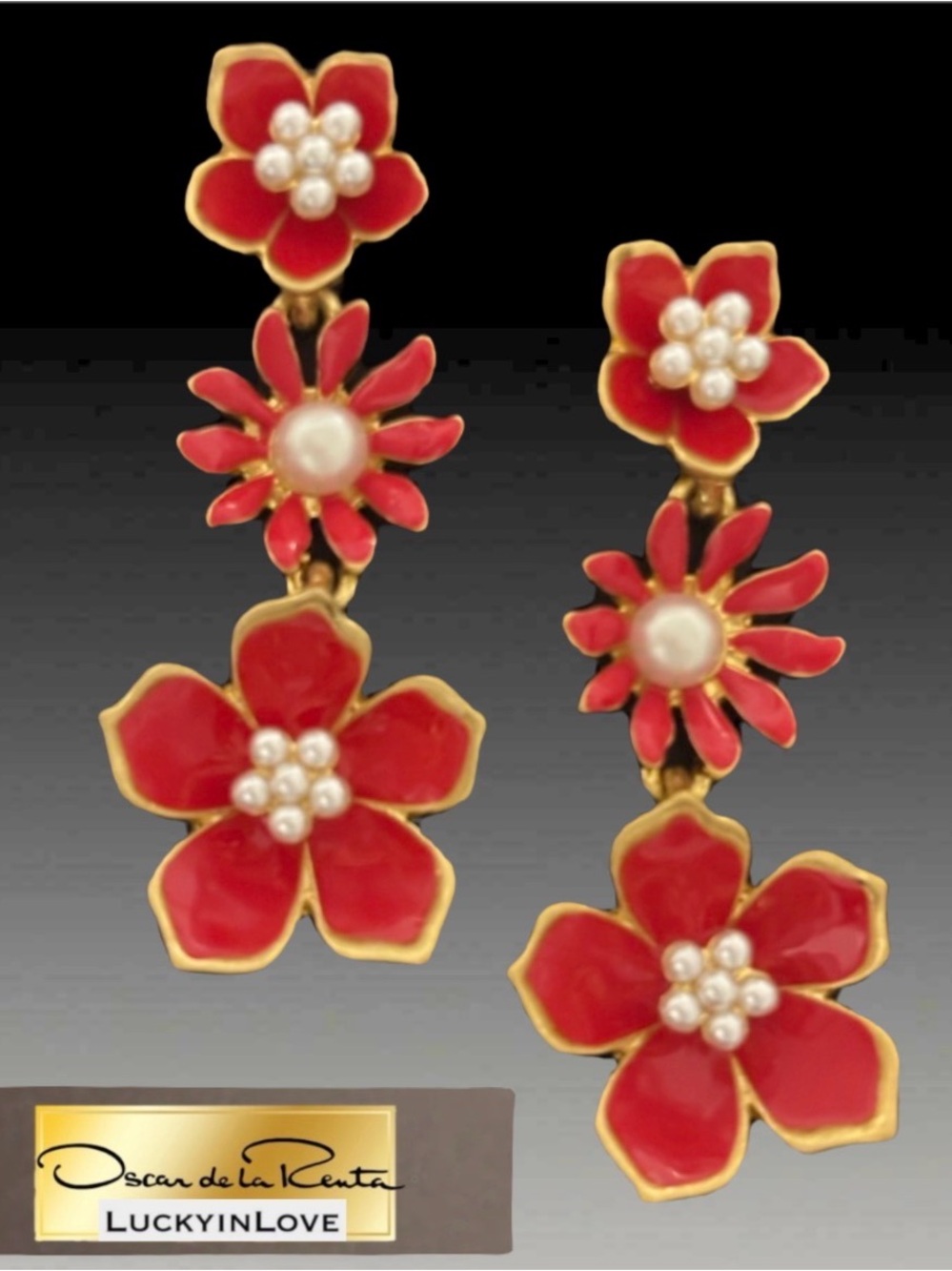 OSCAR DE LA RENTA • Gold with Red Enamel
Flower Cascade Pearl Drop
Earrings
